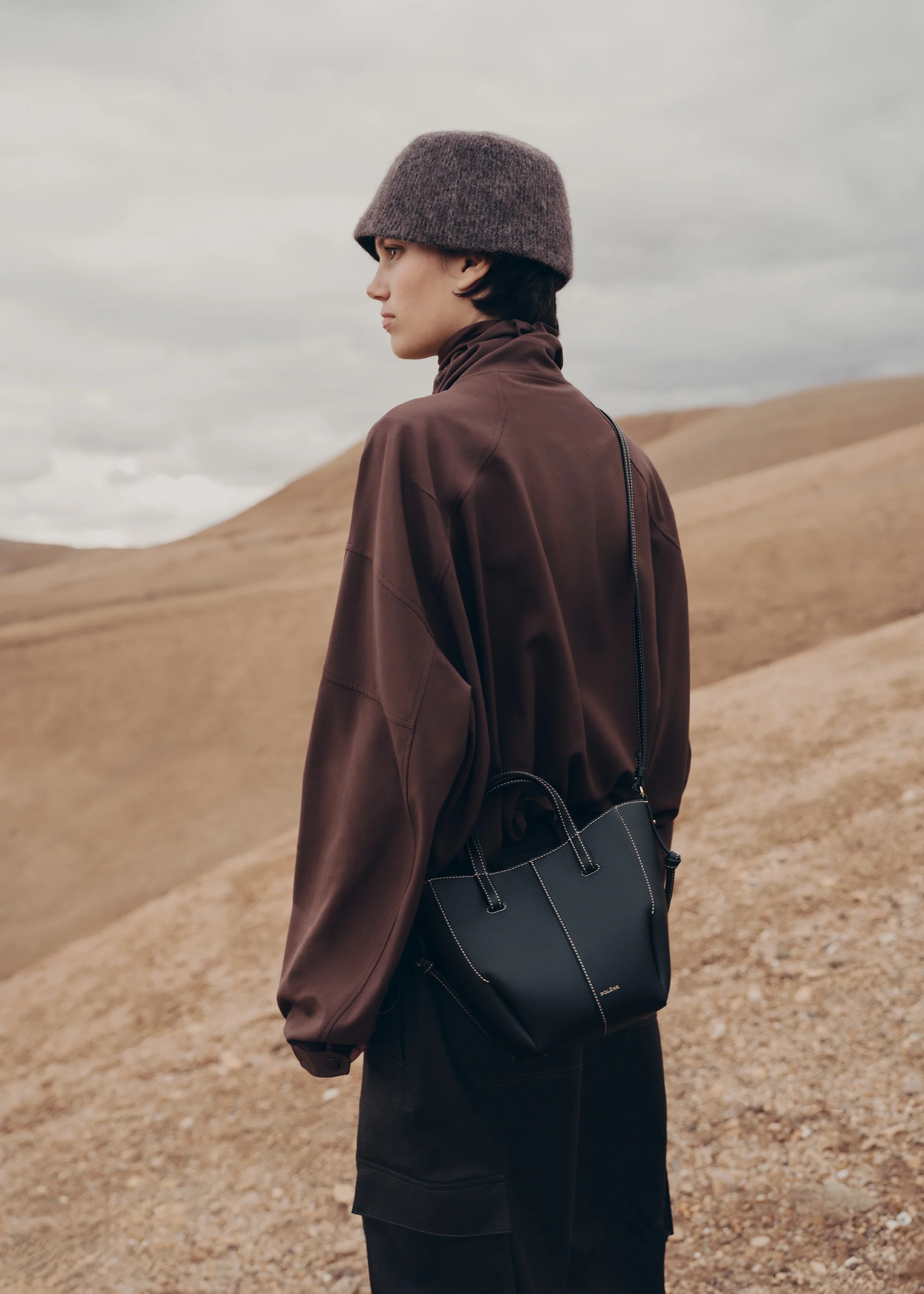 Cyme Tote Nano - Schwarz Nähte Ecru Genarbtes Leder - Image 3