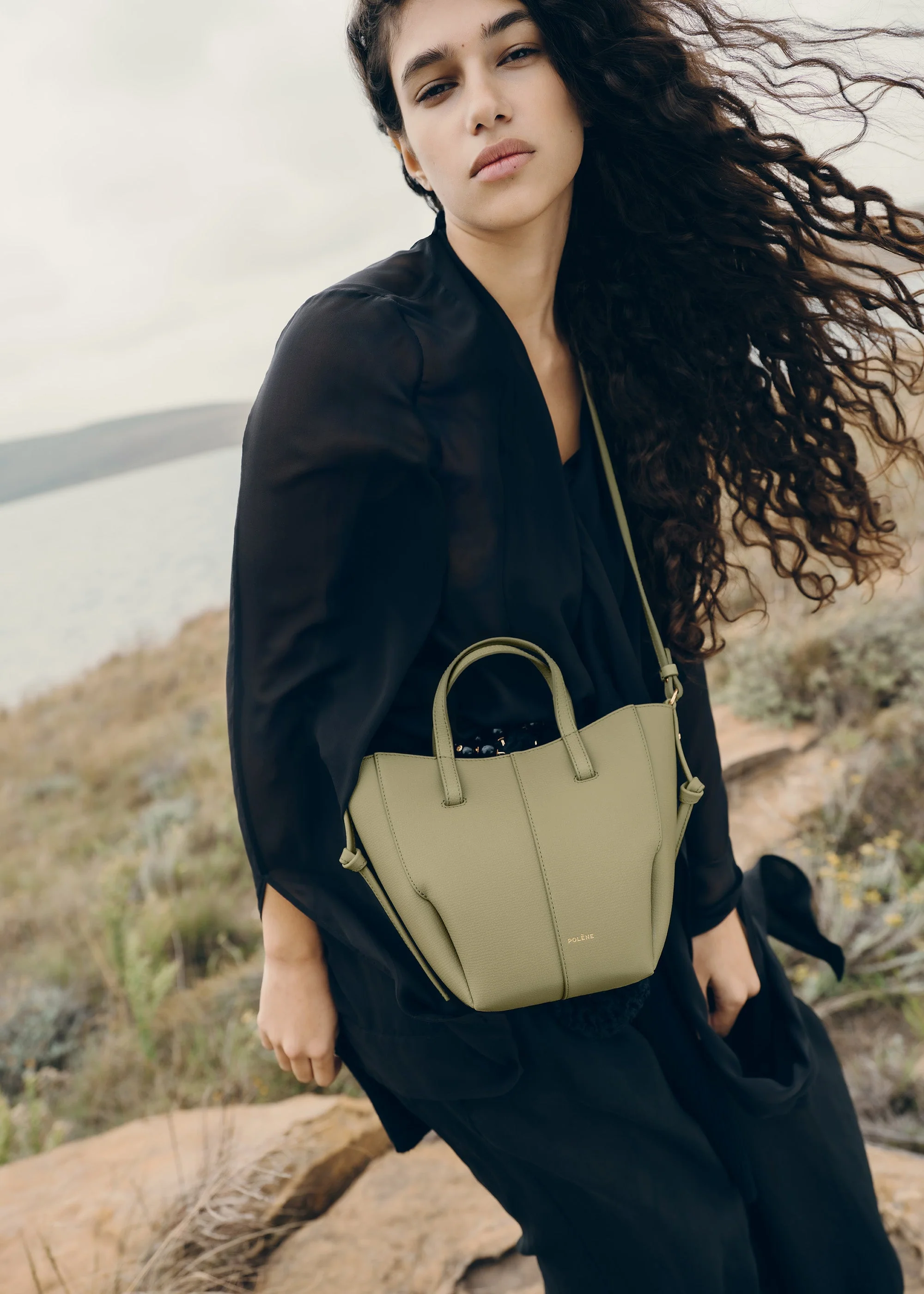Cyme Tote Nano - Lindgrün Genarbtes Leder - Image 3