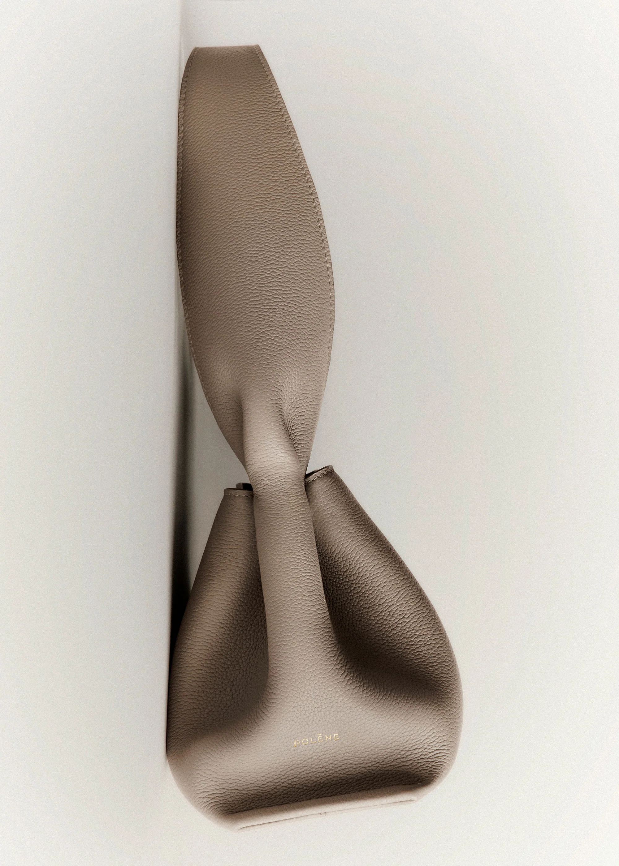 Numéro Neuf East West - Taupe Genarbtes Leder - Image 3