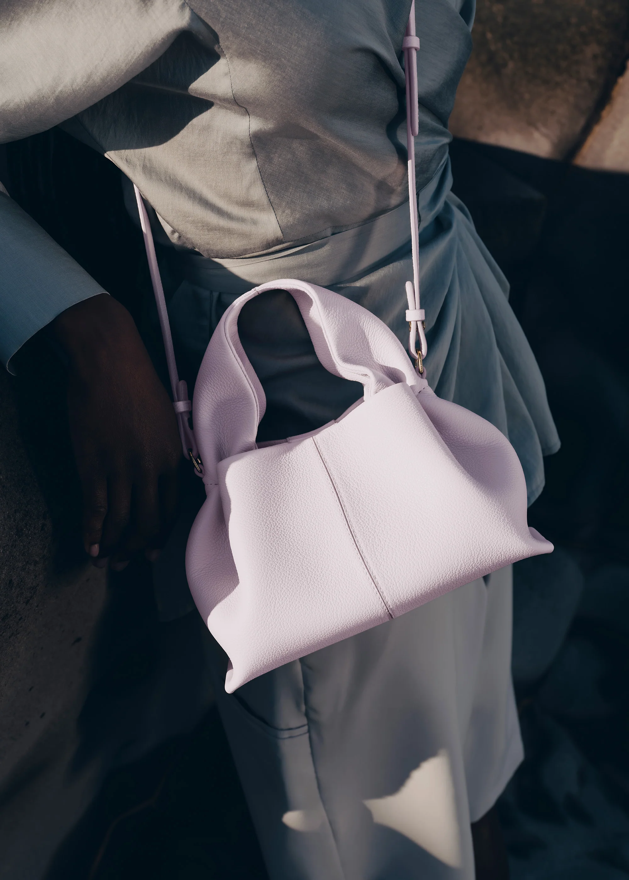 Numéro Neuf Mini - Blauregen Genarbtes Leder - Image 3